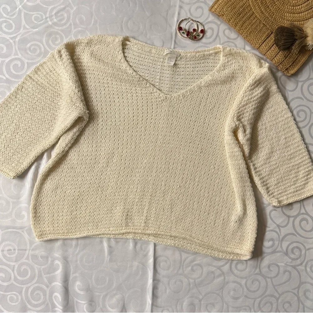 H&M Cream V-Neck Sweater with Knit Texture